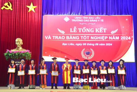 Trường cao đẳng Y tế Bạc Liêu: Trao bằng tốt nghiệp cho 351 tân khoa khối ngành Điều dưỡng, Dược và Hộ sinh
