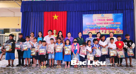 Hội LHPN TP. Bạc Liêu: Trao 180 phần quà trung thu cho trẻ em có hoàn cảnh khó khăn