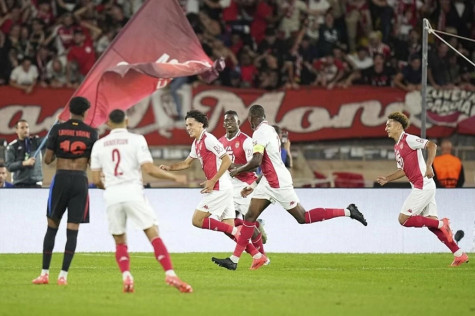 Barca thất thủ, Arsenal thoát thua