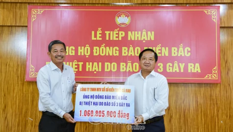 Tiếp nhận và trao bảng tượng trưng ủng hộ đồng bào miền Bắc bị thiệt hại do bão số 3