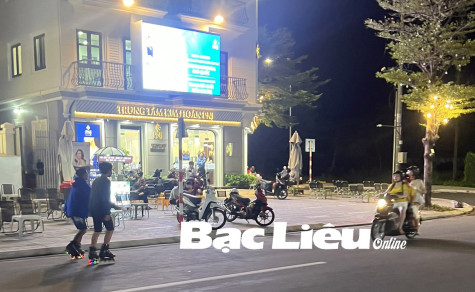 Bất an với trò chơi trượt patin dưới lòng đường