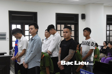 Hơn 54 năm tù cho nhóm chém người trong quán nhậu