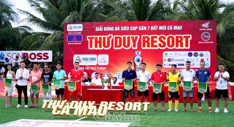 Tưng bừng khai mạc Giải bóng đá Siêu cúp Sân 7 Đất Mũi Cà Mau, tranh cup Thư Duy Resort năm 2024