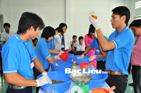 Hội thảo “Đổi mới phương pháp dạy học theo hướng tiếp cận năng lực thực hiện”