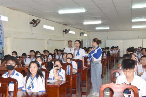 Phát động học sinh, sinh viên nghiêm chỉnh chấp hành pháp luật về an toàn giao thông