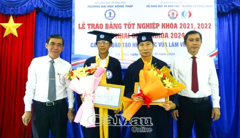 Trao 63 bằng tốt nghiệp và chào đón tân sinh viên