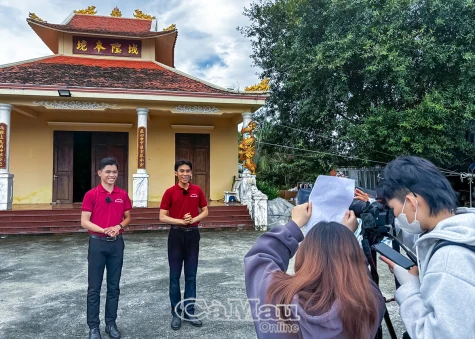 Sinh viên quảng bá du lịch quê hương