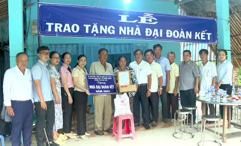 Ủy ban MTTQ Việt Nam TP. Bạc Liêu: Bàn giao 2 căn nhà Đại đoàn kết cho hộ khó khăn