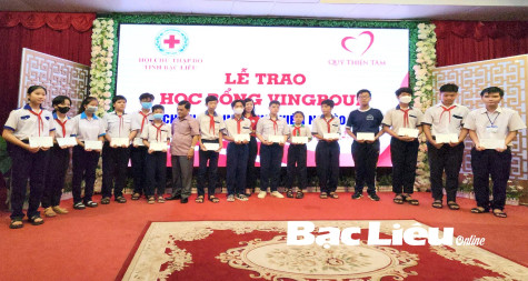 Hội Chữ thập đỏ các cấp: Đồng hành cùng học sinh nghèo đến trường