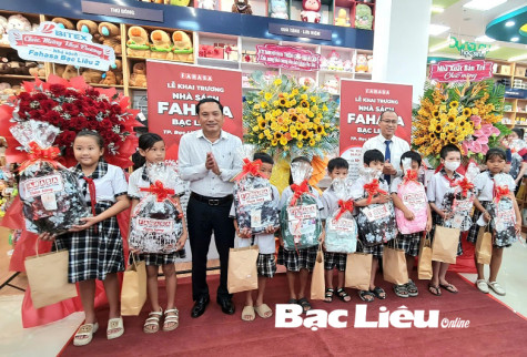 Khai trương Nhà sách FAHASA Bạc Liêu 2