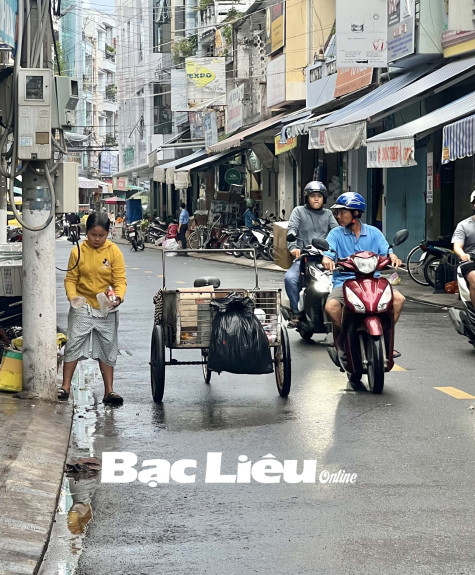 Bước chân nhỏ trên đường mưu sinh