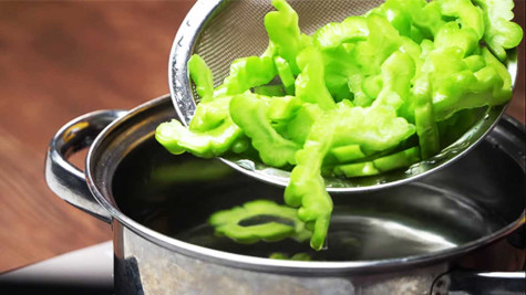 Mẹo khử vị đắng của trái khổ qua