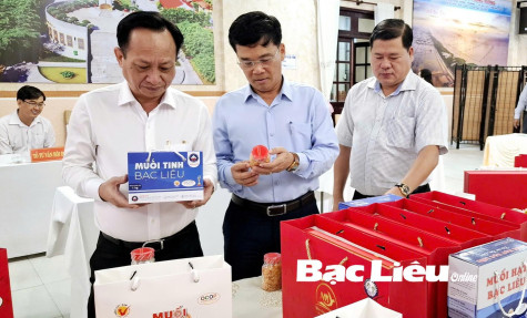 Hai sản phẩm muối hạt, muối tinh đủ điểm đề nghị Trung ương công nhận sản phẩm OCOP đạt chuẩn 5 sao