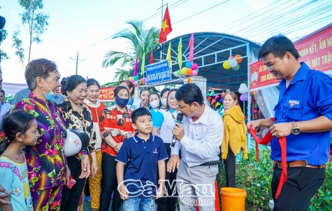 Tựa vào dân, xây quê hương giàu đẹp