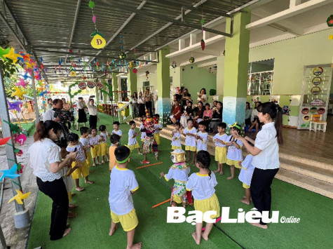 Gần 1.500 trẻ dân tộc thiểu số được dạy tăng cường tiếng Việt