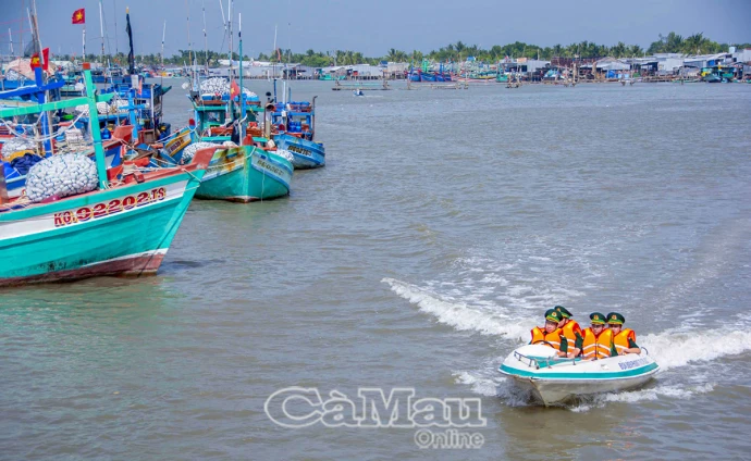 Tăng cường tuần tra, kiểm soát, đảm bảo an toàn cho sự kiện 70 năm tập kết ra Bắc