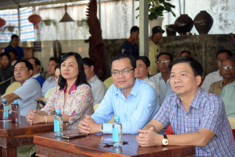 30 đội ghe tranh tài Giải đua ghe Ngo chào mừng lễ hội Oóc-om-bóc
