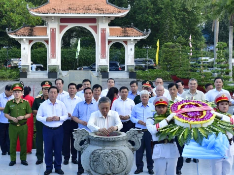 Tổng Bí thư Tô Lâm viếng Chủ tịch Hồ Chí Minh