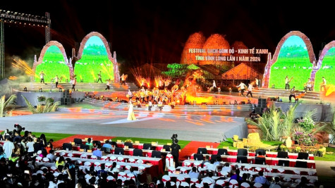 Trọng thể khai mạc Festival Gạch Gốm đỏ- Kinh tế Xanh tỉnh Vĩnh Long lần I năm 2024