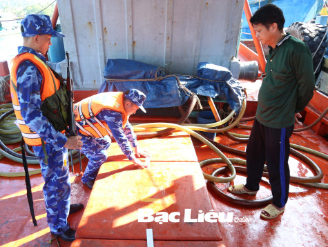 Bắt giữ tàu vận chuyển khoảng 60.000 lít dầu DO không rõ nguồn gốc
