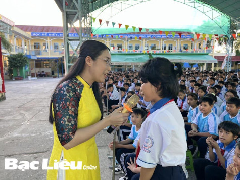 Trên 1.000 học sinh tham gia hoạt động giao lưu Đờn ca tài tử