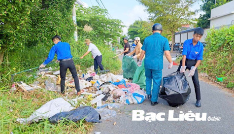 Đoàn viên - thanh niên TP. Bạc Liêu ra quân làm vệ sinh môi trường