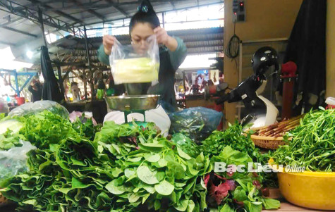 Hội LHPN thị trấn Phước Long: Giúp tiêu thụ rau sạch cho người dân