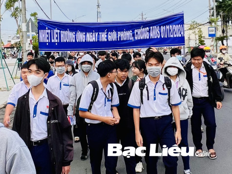 Mít-tinh hưởng ứng Ngày Thế giới phòng, chống AIDS (1/12)