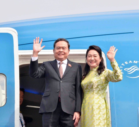 Chủ tịch Quốc hội Trần Thanh Mẫn và phu nhân lên đường thăm chính thức Cộng hòa Singapore và Nhật Bản