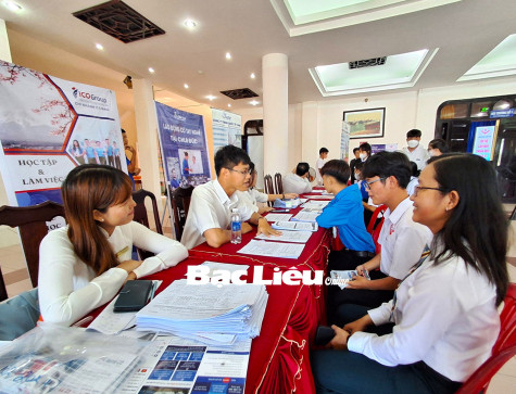 Chú trọng đào tạo nghề, giới thiệu việc làm cho thanh niên