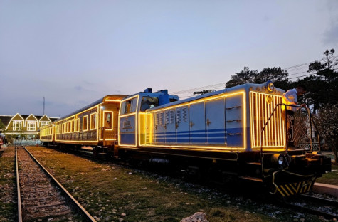 Chìm đắm trong khung cảnh tàu đêm Đà Lạt tại Tiệm nướng & Chill Xóm Lèo: Trải nghiệm lãng mạn không nên bỏ lỡ