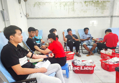 450 cán bộ, đoàn viên - thanh niên, người dân tham gia hiến máu tình nguyện tháng 12/2024