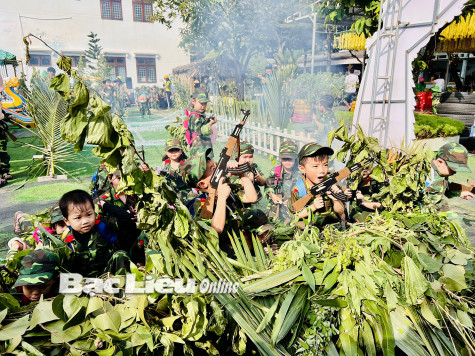 Huyện Hòa Bình: Trên 300 trẻ được trải nghiệm “Bé làm chiến sĩ tí hon”