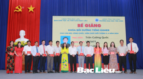 Trao chứng chỉ bồi dưỡng tiếng Khmer cho 58 học viên