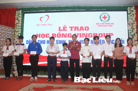 Hội Chữ thập đỏ tỉnh: Trao 176 suất học bổng cho học sinh - sinh viên có hoàn cảnh khó khăn