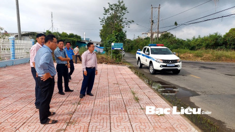 Kiểm tra công tác đảm bảo trật tự, an toàn giao thông tại 5 huyện, thị xã, thành phố