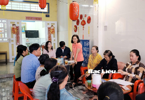 Hội LHPN tỉnh: Trao vốn cho hội viên và thăm mô hình kinh tế tại huyện Đông Hải