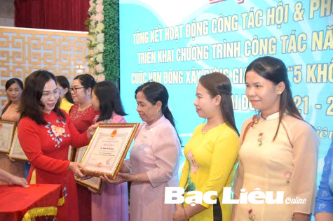 Phụ nữ lan tỏa giá trị tốt đẹp từ cuộc vận động “5 không, 3 sạch”