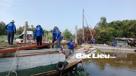 Huyện Hồng Dân: Gần 100 lao động hợp sức xây dựng cầu dây văng trị giá hơn 1 tỷ đồng