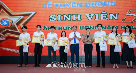 47 sinh viên đạt danh hiệu "Sinh viên 5 tốt"