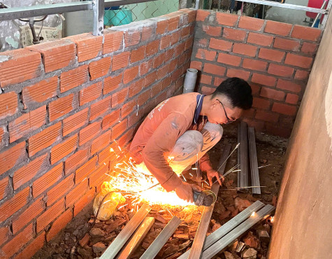 Người trẻ chạy nước rút và tăng ca cuối năm