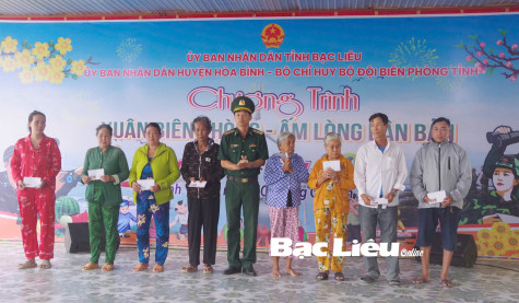 Tổ chức chương trình “Xuân biên phòng - Ấm lòng dân bản” tại xã Vĩnh Thịnh