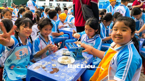 Học sinh TP. Bạc Liêu say mê trải nghiệm “Nét Việt ngày xuân”