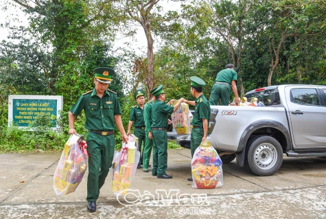 Mang hơi xuân từ đất liền ra đảo Hòn Khoai