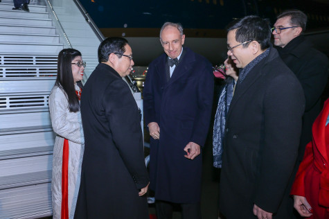 Thủ tướng Phạm Minh Chính tới thủ đô Warsaw, bắt đầu thăm Ba Lan