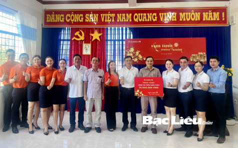 SACOMBANK MANG “ẤM TÌNH MÙA XUÂN” ĐẾN VỚI CÁC HOÀN CẢNH KHÓ KHĂN DỊP XUÂN ẤT TỴ 2025
