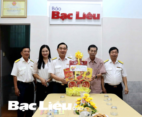 Cục Thuế tỉnh chúc Tết Báo Bạc Liêu