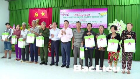 Công đoàn Ngân hàng Chính sách xã hội Việt Nam: Trao tặng 200 suất quà tết cho hộ nghèo và gia đình chính sách tại Bạc Liêu