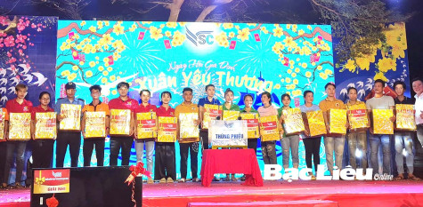 Tiệc tất niên - gắn kết doanh nghiệp và người lao động