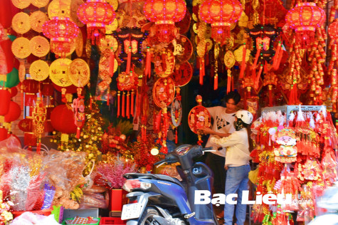 Rực rỡ các gian hàng trang trí Tết